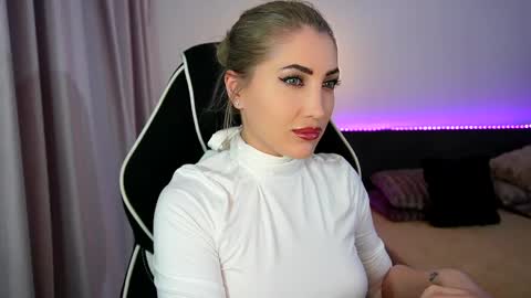 Snapshot of tweety_twist chatting on May 2026 08:36:02 PM MayCarrey online show from May 2026 08:36:02 PM