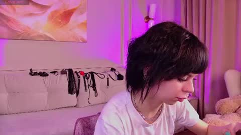 Twiggy online show from June 2026 10:02:01 AM