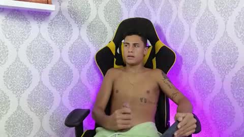 Snapshot of twink_davidx chatting on December 2025 07:55:01 PM Dani online show from December 2025 07:55:01 PM