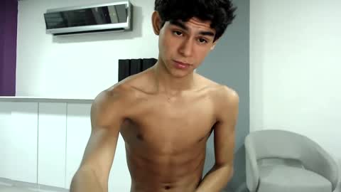 Snapshot of twink_waldorf chatting on December 2024 09:35:01 PM Twink Waldorf online show from December 2024 09:35:01 PM