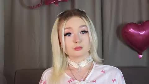 twinklefluff online show from December 2025 04:16:01 PM