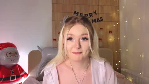 twinklefluff online show from December 2025 04:03:02 PM