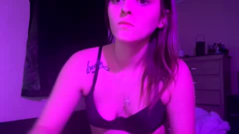 twizzler_twizzle online show from February 2026 03:29:02 AM