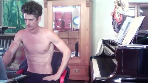 TobeBritta online show from October 2025 01:45:01 PM