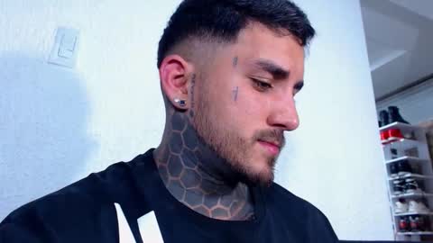 Snapshot of twonaugthy77 chatting on December 2025 03:01:01 AM Angel online show from December 2025 03:01:01 AM