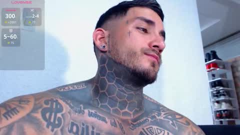 Snapshot of twonaugthy77 chatting on December 2025 01:13:01 AM Angel online show from December 2025 01:13:01 AM