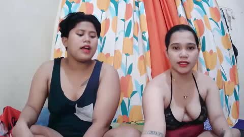 Snapshot of twowetcuties chatting on February 2025 09:36:02 AM Lyn and lea online show from February 2025 09:36:02 AM