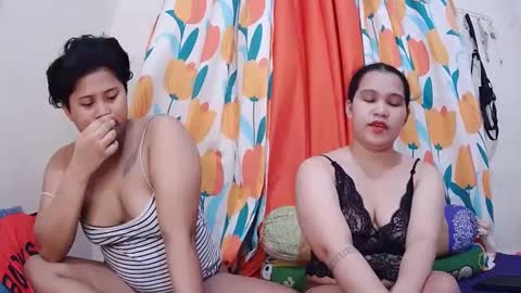 Snapshot of twowetcuties chatting on March 2025 06:01:01 AM Lyn and lea online show from March 2025 06:01:01 AM