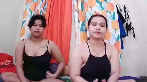 Snapshot of twowetcuties chatting on March 2025 11:54:02 PM Lyn and lea online show from March 2025 11:54:02 PM