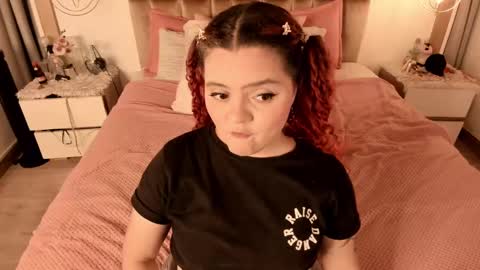 Twiggy online show from February 2025 08:33:02 PM