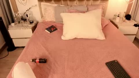 Twiggy online show from March 2025 08:20:02 PM