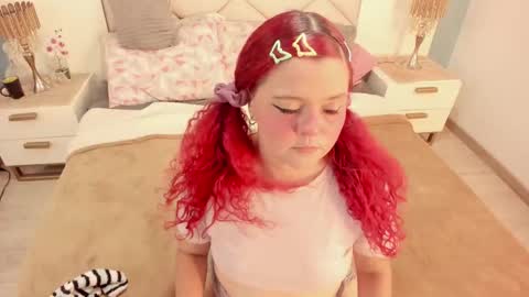 Twiggy online show from September 2025 08:09:02 PM