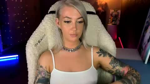 Snapshot of tykioty_miley chatting on June 2026 03:44:01 PM Miley online show from June 2026 03:44:01 PM