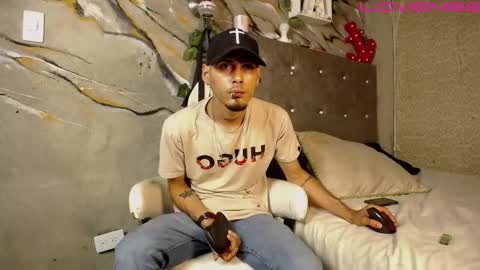 Snapshot of tyl3r_coop3r chatting on September 2025 04:02:02 AM tyl3r_coop3r online show from September 2025 04:02:02 AM