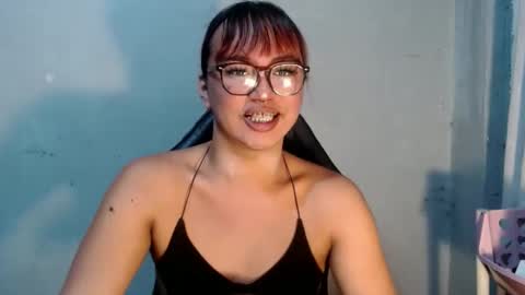 Snapshot of tyla_23 chatting on February 2026 01:17:01 AM Tyla online show from February 2026 01:17:01 AM