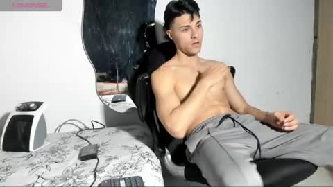 Snapshot of tyler_axel chatting on June 2026 01:54:01 AM tyler_axel online show from June 2026 01:54:01 AM
