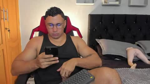 tyler_hank1 online show from April 2026 02:12:02 AM