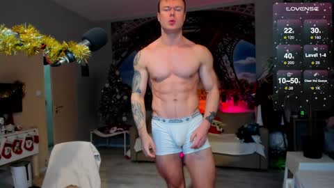 Snapshot of ukgymboy chatting on January 2025 01:37:02 PM James Iron online show from January 2025 01:37:02 PM