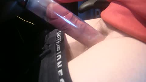 Snapshot of ukpumper chatting on January 2025 02:13:01 PM ukpumper online show from January 2025 02:13:01 PM