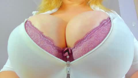 umnizza7777 online show from February 2026 09:38:01 AM