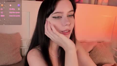 Una  online show from November 2025 12:49:02 PM