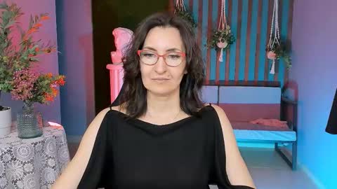 UnaTera online show from November 2025 02:45:02 PM