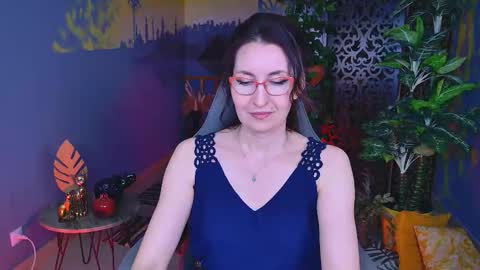 UnaTera online show from November 2025 05:22:02 AM