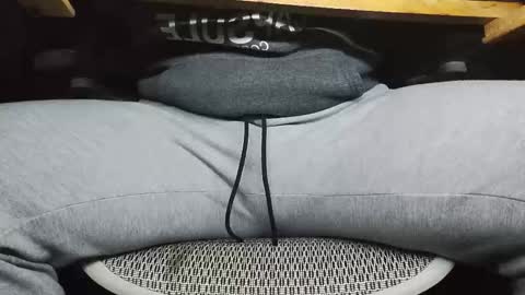 Under the desk online show from November 2025 04:40:01 PM