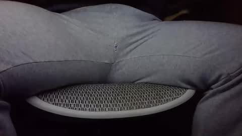 Under the desk online show from December 2025 03:52:02 PM