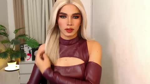 Miss Andrea online show from December 2025 07:31:01 PM