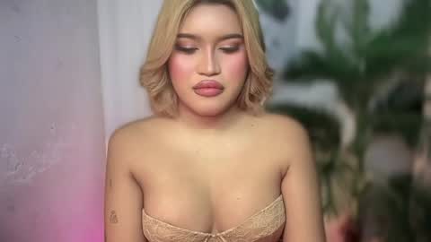 ur_bombshellpatty online show from April 2026 02:25:01 PM