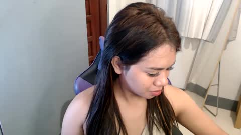 Snapshot of ur_cutiesthotasianxx chatting on December 2024 06:14:01 AM Vee online show from December 2024 06:14:01 AM