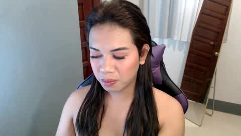 Snapshot of ur_cutiesthotasianxx chatting on January 2025 04:47:01 AM Vee online show from January 2025 04:47:01 AM