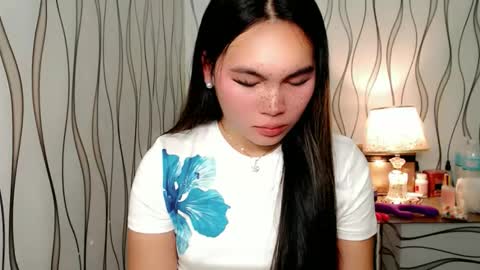 Snapshot of ur_innocent_girlx chatting on October 2025 04:28:01 PM QUEENSY online show from October 2025 04:28:01 PM