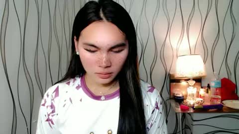 Snapshot of ur_innocent_girlx chatting on October 2025 03:40:01 AM QUEENSY online show from October 2025 03:40:01 AM