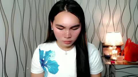 Snapshot of ur_innocent_girlx chatting on October 2025 09:24:01 AM QUEENSY online show from October 2025 09:24:01 AM