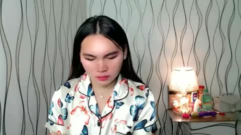 Snapshot of ur_innocent_girlx chatting on November 2025 09:25:02 PM QUEENSY online show from November 2025 09:25:02 PM