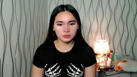 Snapshot of ur_innocent_girlx chatting on December 2025 07:09:01 PM QUEENSY online show from December 2025 07:09:01 PM