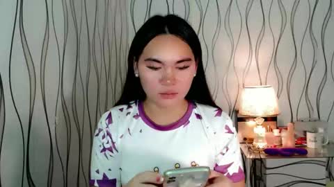 Snapshot of ur_innocent_girlx chatting on January 2026 02:43:01 PM QUEENSY online show from January 2026 02:43:01 PM