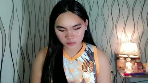 Snapshot of ur_innocent_girlx chatting on February 2026 12:19:01 PM QUEENSY online show from February 2026 12:19:01 PM