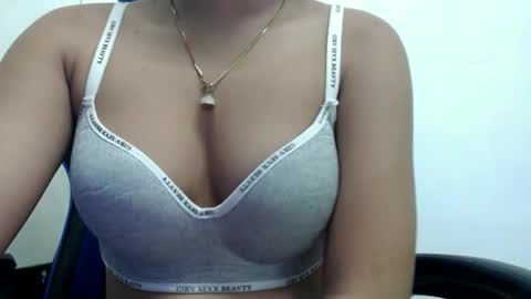 ur_small_girl online show from October 2025 06:13:02 AM