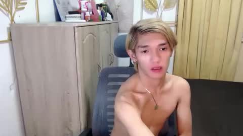 Snapshot of urasian_john20 chatting on June 2026 03:23:02 PM urasian_john20 online show from June 2026 03:23:02 PM