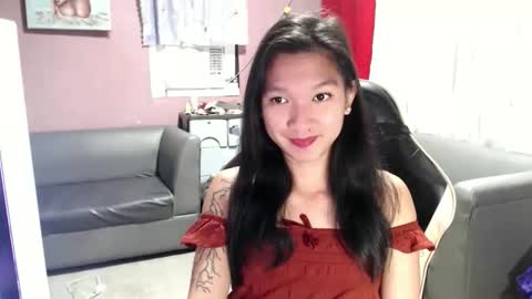 Snapshot of urasian_newra chatting on October 2025 05:43:01 PM NEWRA ALLISON online show from October 2025 05:43:01 PM