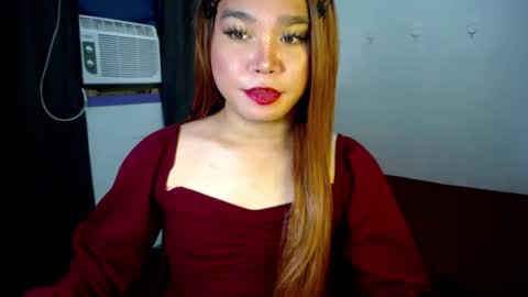 Snapshot of urasiansweet_cummer chatting on February 2025 11:37:02 PM KENDRA online show from February 2025 11:37:02 PM