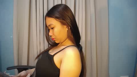 Snapshot of urbbgurl_lynxx chatting on October 2025 08:48:02 AM Urbbgurl lynxx online show from October 2025 08:48:02 AM