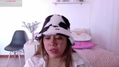 Snapshot of urdreamgiirl chatting on January 2026 03:16:01 PM Mia Miller online show from January 2026 03:16:01 PM