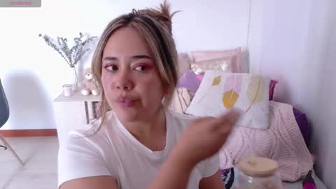 Snapshot of urdreamgiirl chatting on February 2026 08:38:02 PM Mia Miller online show from February 2026 08:38:02 PM