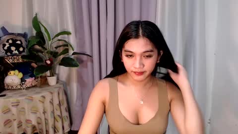 Snapshot of urdreamgirl_ chatting on February 2025 03:45:02 AM Trixie online show from February 2025 03:45:02 AM
