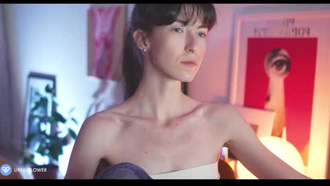 Snapshot of urfavflwers chatting on February 2025 11:05:01 PM Aleksandra online show from February 2025 11:05:01 PM