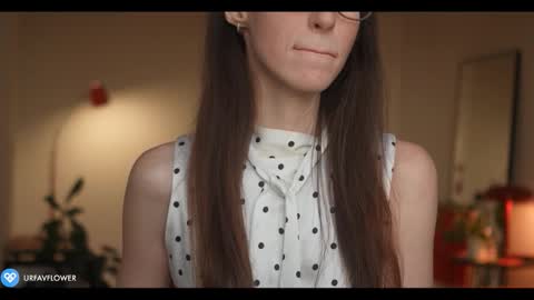 Snapshot of urfavflwers chatting on November 2025 01:29:02 PM Aleksandra online show from November 2025 01:29:02 PM